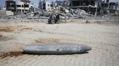 صاروخ غير منفجر في شارع صلاح الدين في غزة